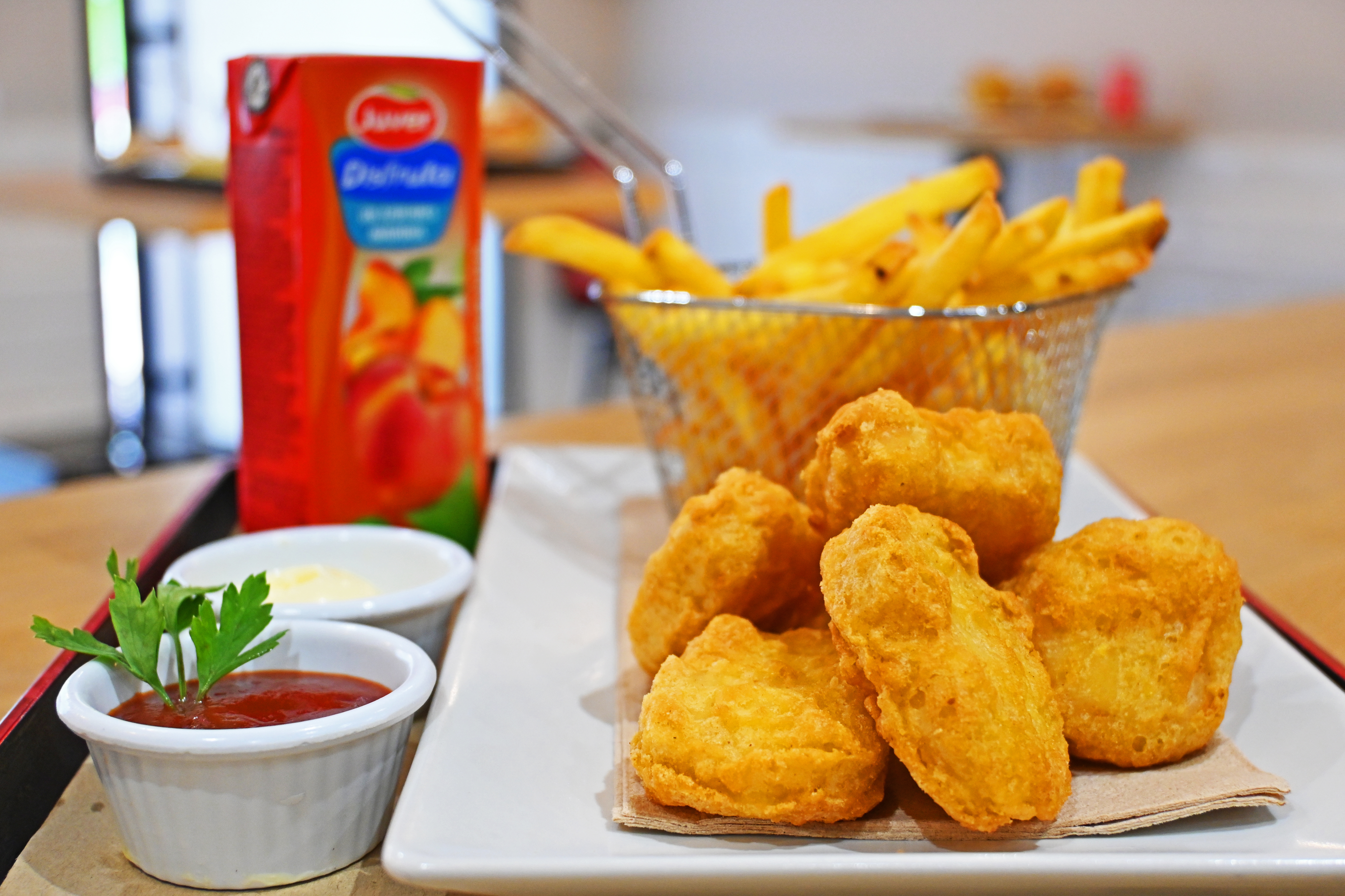 Menú infantil nuggets